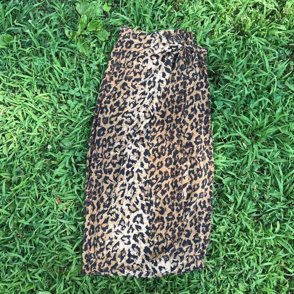 🐆 100% Silk Vintage Leopard Print Wrap Skirt 🐆